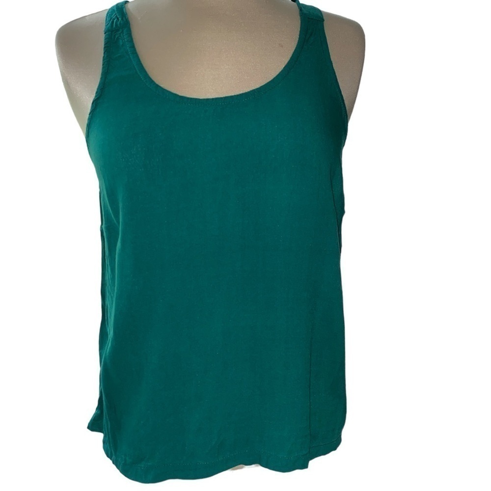 Earthbound Trading Co. blouse sleeveless partially open back size small